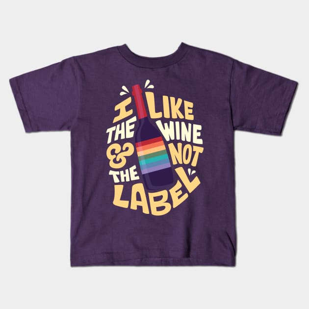 I like the wine Kids T-Shirt by risarodil